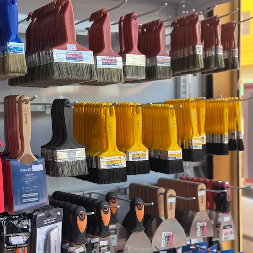 Pincéis e trinchas Tigre para pintura na FGL Instalações